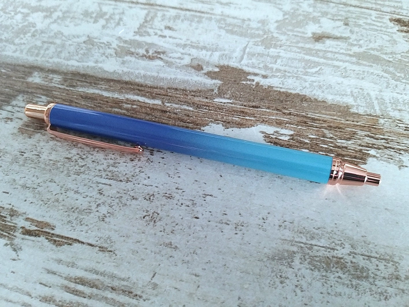 Fountain pen with push button