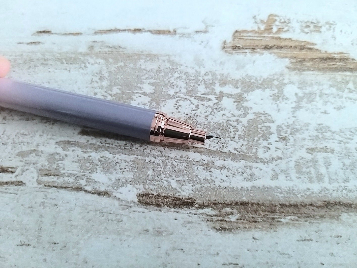 Fountain pen with push button