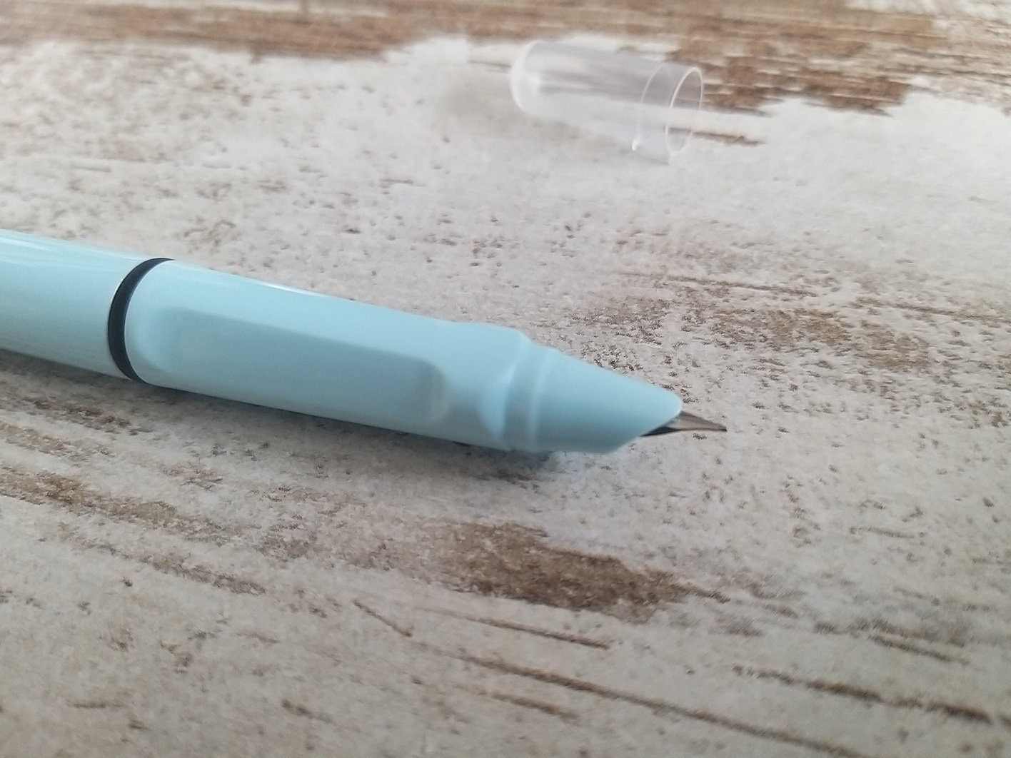 Pastel fountain pen with push button