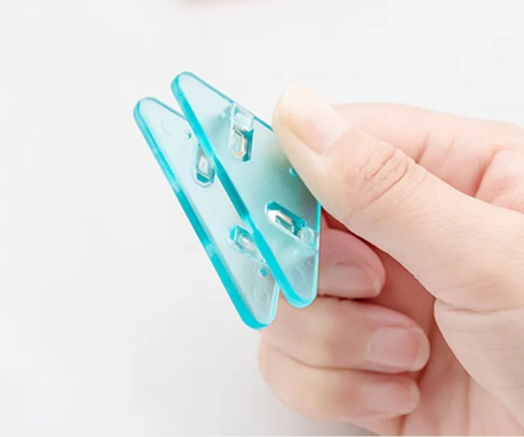 Set of 3 paper triangle clips